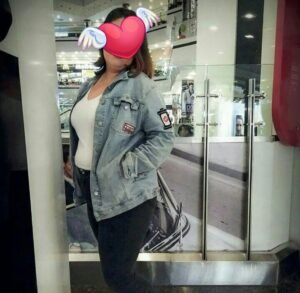 Doyumsuz hatunlardanmış kendisi.