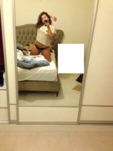 Dolgun hanifenin bol arşivi bol video ve bol fotoğraf bunlara doyacaksınız.  