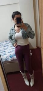 Facebook canlı yayınında meme açıyor. 