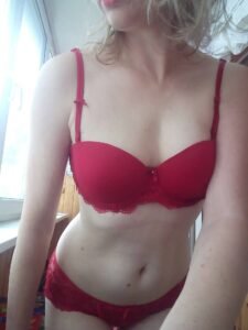 İnstagramda uluslararası takılmaya devam eden takipçimizin dediğine göre beyler bu rus sadece sex düşkünü ve rus erkeklerinin beceriksizliklerinden yakınıyor her yazışmamızda.