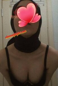 Türbanlı genç Buket hakkında bilgi yok, ama fiziği inanılmaz beğenecksiniz. İyi seyirler.